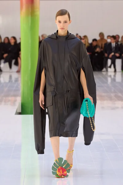 Look 50